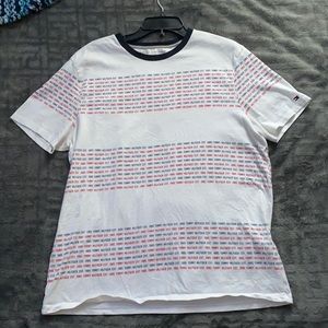 Tommy Hilfiger T-shirt w/ lettering